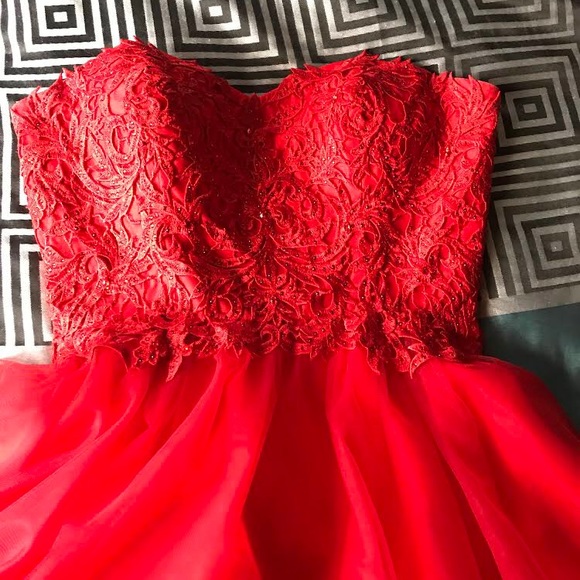 PROM DRESS - Picture 2 of 7